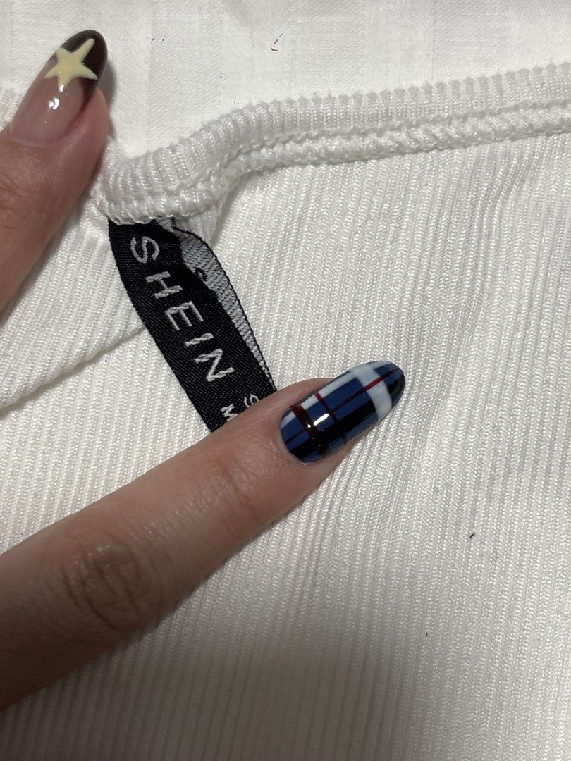 SHEIN White Ribbed Square Neck Crop Top (Category: Sleeveless) located in Pasay City. Submitted by nicoletlntn_ (Listing ID 1461230446, Image 2). Description: FREE if you purchase other items .