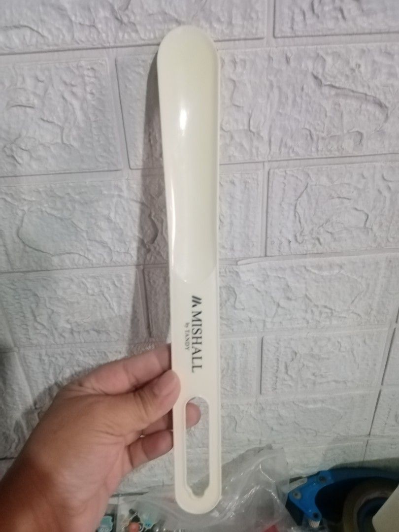 Shoe horn (Category: Home Improvement Tools & Accessories) located in Caloocan City. Submitted by 4kidsstore (Listing ID 1461199522, Image 1). Description: .