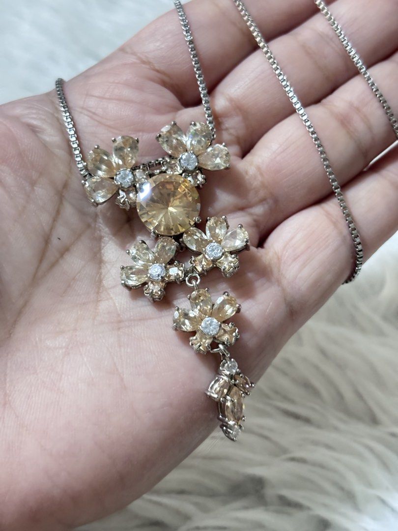 Silver-toned Floral Cluster Rhinestone Statement Necklace (Category: Necklaces) located in Paranaque City. Submitted by dalle_closet (Listing ID 1461179062, Image 3). Description: length: 21.5 inches.