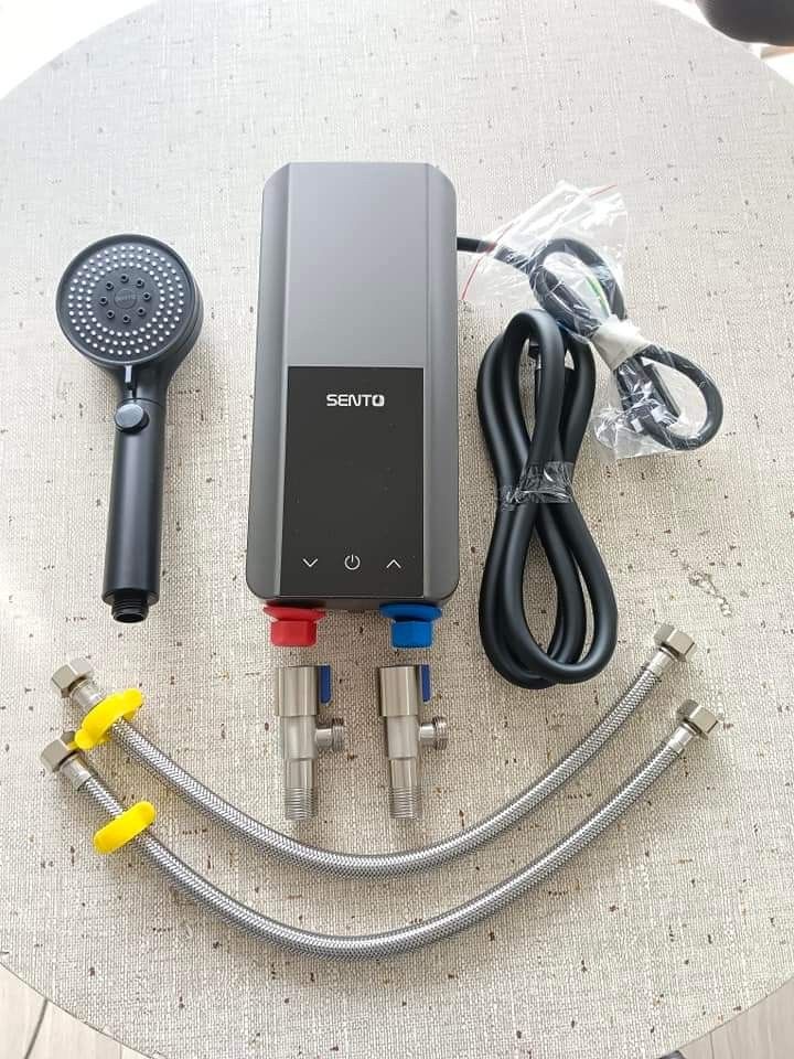 Single point 3.5kw digital water heater (Category: Water Heater & Instant Showers) located in Malabon City. Submitted by mrsuabae (Listing ID 1461275125, Image 1). Description: Quality instant digital water heater 3.5kw(blue, green, dark grey colors).