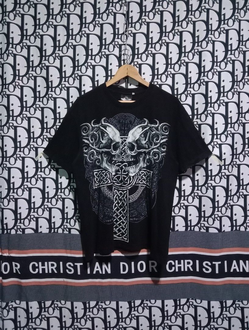 SKULL TEE Made in USA (Category: Tshirts & Polo Shirts ) located in San Rafael. Submitted by temyongthriftv2 (Listing ID 1461246546, Image 1). Description: Verygood condition 9/10 color rate Single stitch Back to back print Glow in the dark Large Dimes 22 x 28.