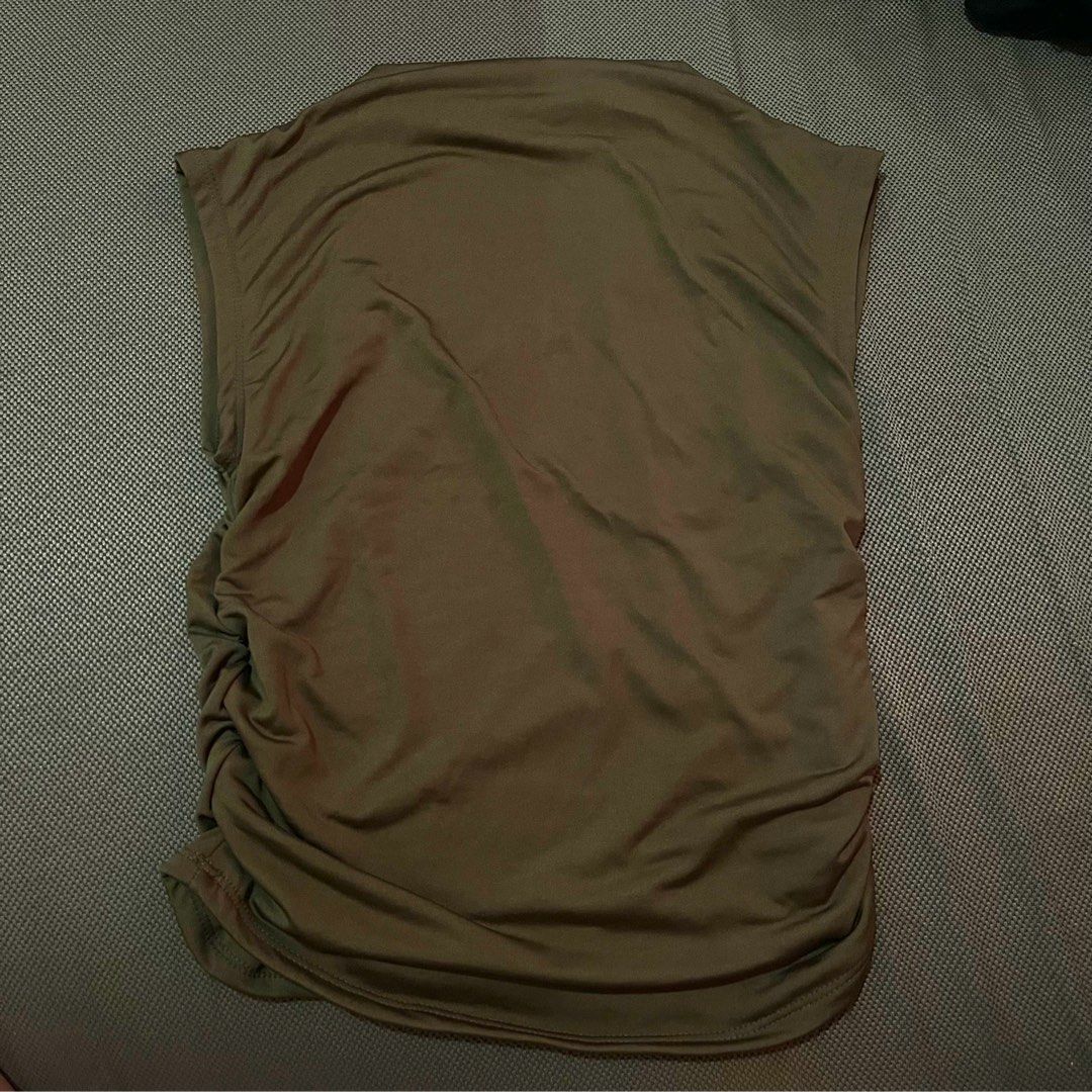 Sleeveless Top (Category: Sleeveless) located in Pasig City. Submitted by helloozone_ (Listing ID 1461189725, Image 2). Description: Various Sleeveless Tops (from Uniqlo, Mafie).