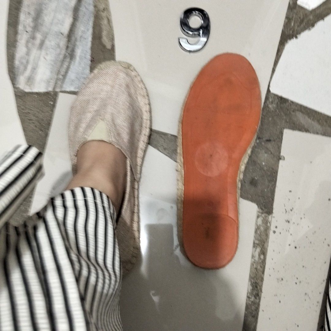 Slip on (Category: Sneakers) located in El Salvador. Submitted by francheskaukayukay (Listing ID 1461222801, Image 3). Description: .