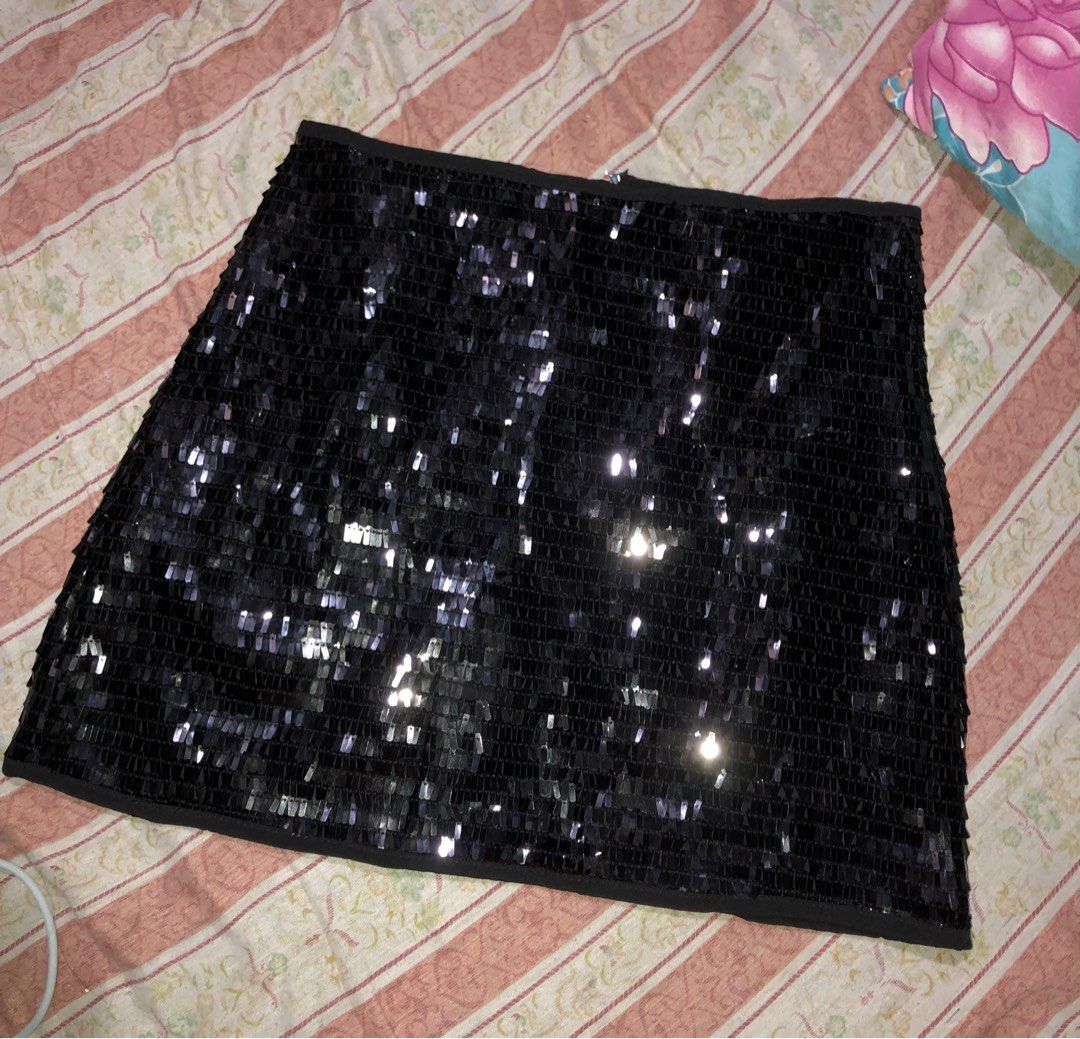sparkling black sequin mini skirt (Category: Skirts) located in Paranaque City. Submitted by thriftfits_0708 (Listing ID 1461298133, Image 1). Description: .
