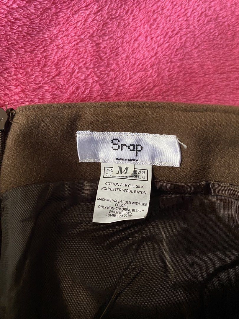 Srap A-line Skirt (Category: Skirts) located in Bacoor. Submitted by hallumae (Listing ID 1461122270, Image 3). Description: - Olive green A-line skirt - Brand: Srap - Size: M - Made in Korea - Material: Cotton acrylic silk, polyester wool rayon blend - Care Instructions: Machine wash cold with like colors, non-chlorine bleach when needed, tumble dry low.