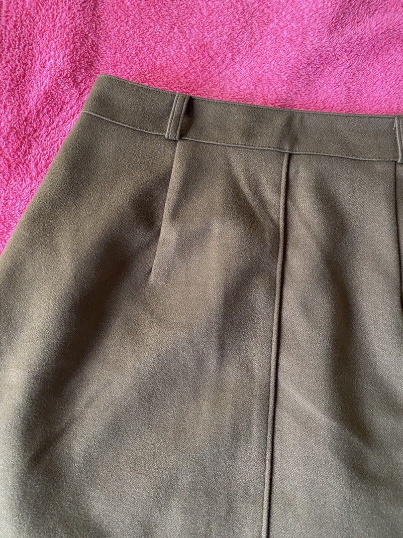 Srap A-line Skirt (Category: Skirts) located in Bacoor. Submitted by hallumae (Listing ID 1461122270, Image 2). Description: - Olive green A-line skirt - Brand: Srap - Size: M - Made in Korea - Material: Cotton acrylic silk, polyester wool rayon blend - Care Instructions: Machine wash cold with like colors, non-chlorine bleach when needed, tumble dry low.