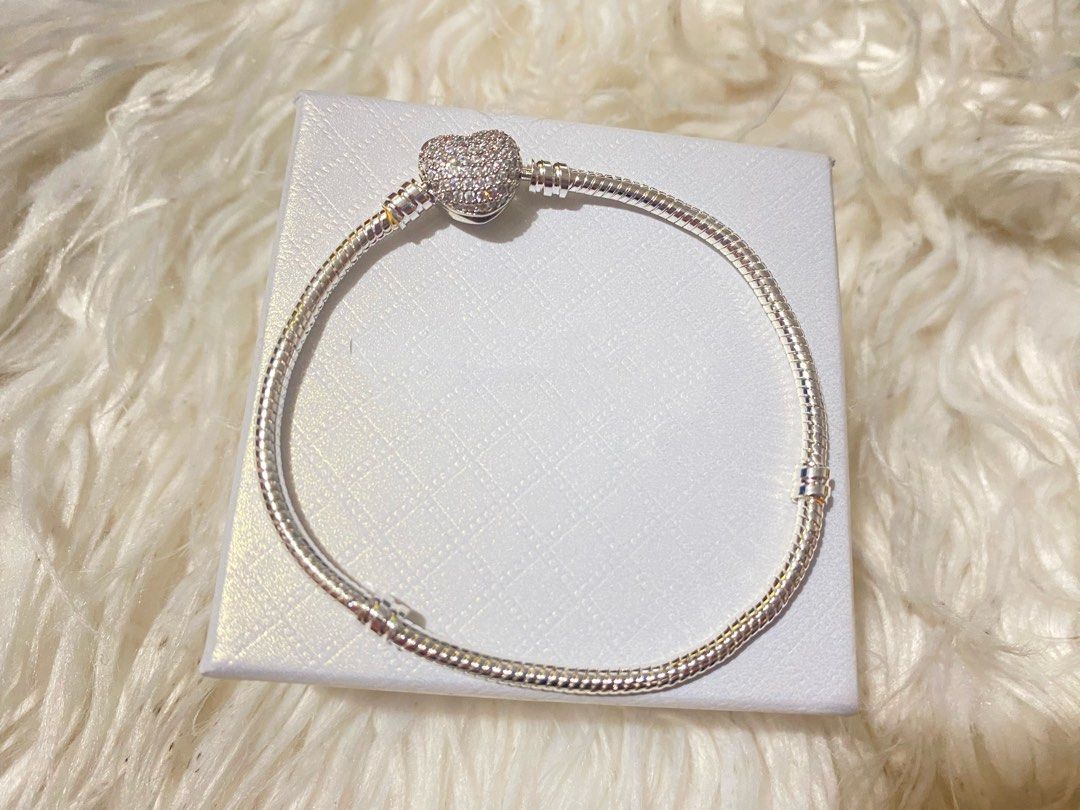 STAINLESS BRACELET✨ (Category: Bracelets) located in Bulacan. Submitted by Spothings (Listing ID 1461296213, Image 1). Description: Stainless bracelet Comes with box J&T or lalamove.