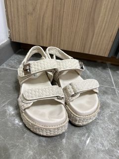 (Category: ) located in . Submitted by valcloset (Listing ID 1461184572, Image 1). Description: .