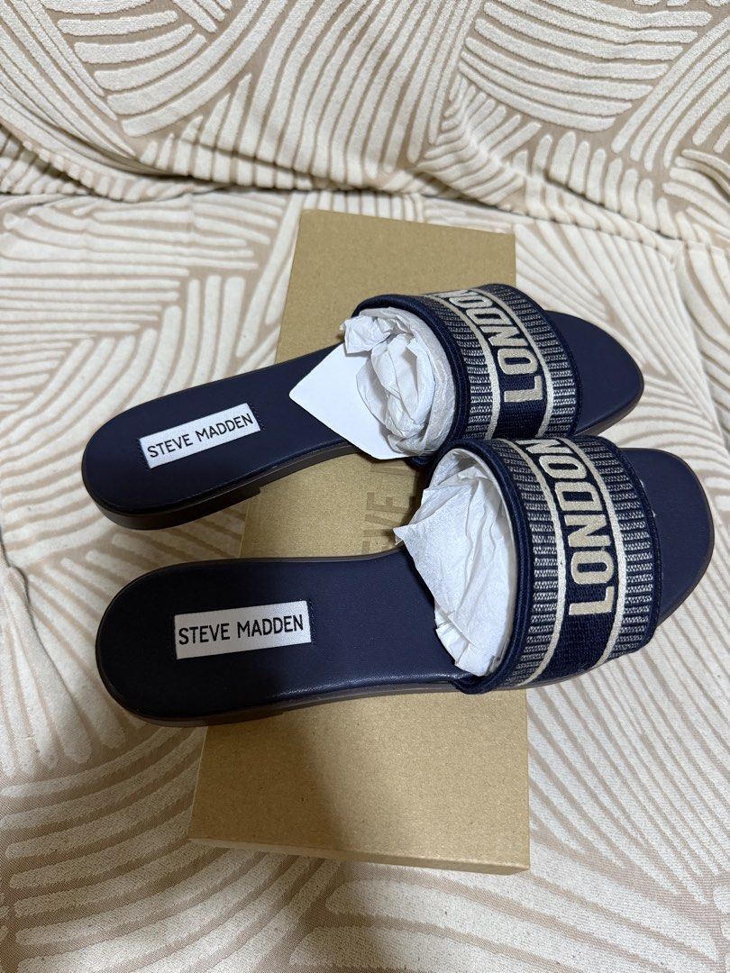 Steve Madden Knox Sandals 24cm (Category: Flats & Sandals) located in Iloilo. Submitted by papillon30 (Listing ID 1461283743, Image 3). Description: Steve Madden Knox slides, navy, size 7.5. Or 24cm. Features ‘London’ text on strap. Comes with original box..