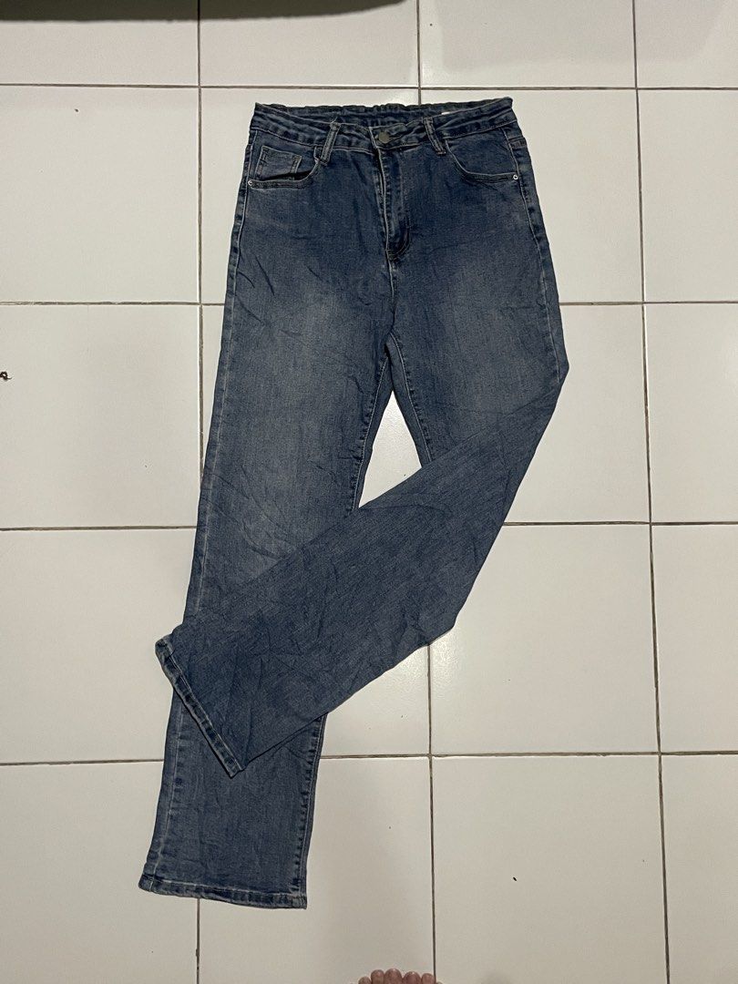 Straight Cut Pants/Thrift Pants/Preloved (Category: Jeans) located in Dasmarinas. Submitted by angieee1208 (Listing ID 1461309119, Image 2). Description: - Waist: 14”, Length: 40”, Opening: 8”, Front rise: 11” - Condition: no flaws, unused - Color may vary due to lighting - DM for questions - Shipping fee shouldered by buyer - MOP: Paymaya, GoTyme, Gcash.