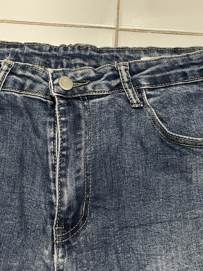 Straight Cut Pants/Thrift Pants/Preloved (Category: Jeans) located in Dasmarinas. Submitted by angieee1208 (Listing ID 1461309119, Image 3). Description: - Waist: 14”, Length: 40”, Opening: 8”, Front rise: 11” - Condition: no flaws, unused - Color may vary due to lighting - DM for questions - Shipping fee shouldered by buyer - MOP: Paymaya, GoTyme, Gcash.