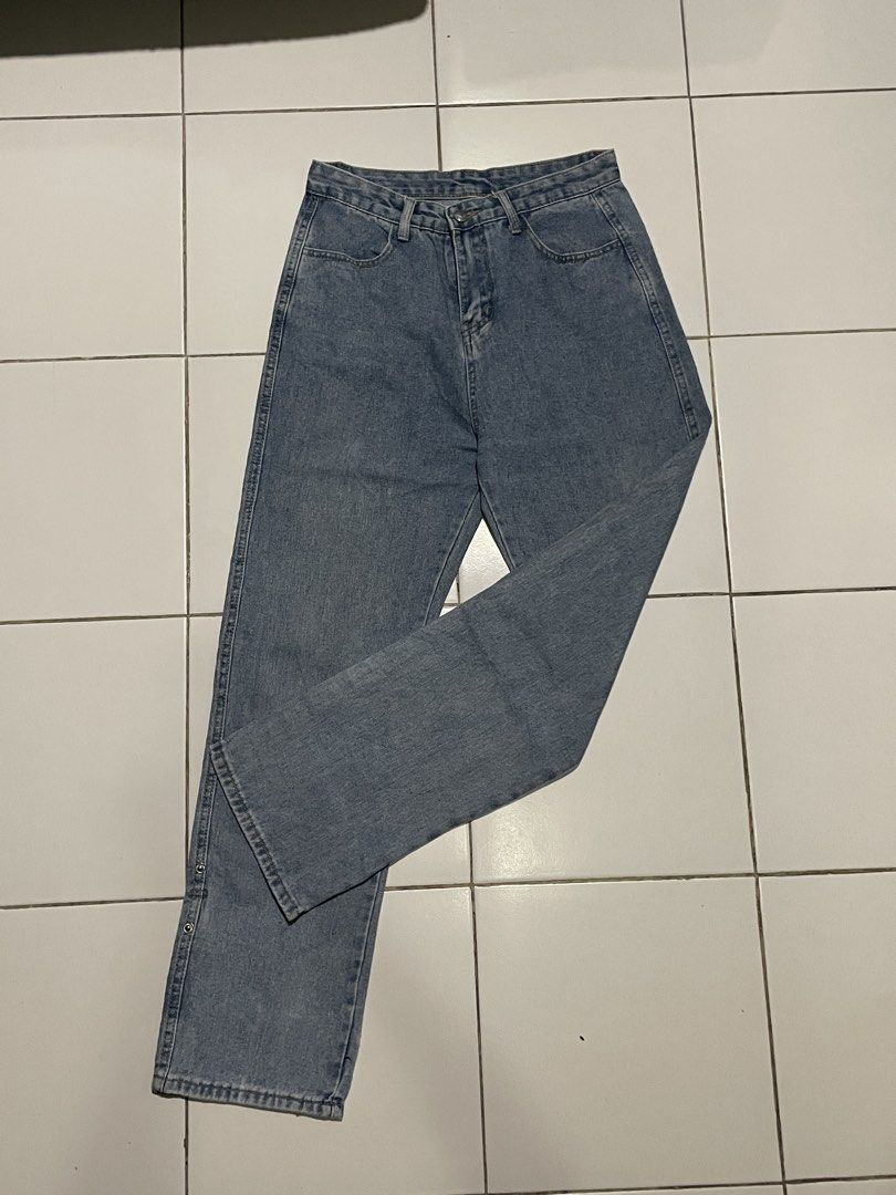 Straight Denim Pants/Thrift Pants/Preloved (Category: Jeans) located in Dasmarinas. Submitted by angieee1208 (Listing ID 1461309451, Image 2). Description: - Waist: 14”, Length: 40”, Opening: 8”, Front rise: 12” - Condition: no flaws, unused - Color may vary due to lighting - DM for questions - Shipping fee shouldered by buyer - MOP: Paymaya, GoTyme, Gcash.