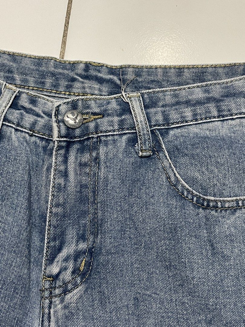 Straight Denim Pants/Thrift Pants/Preloved (Category: Jeans) located in Dasmarinas. Submitted by angieee1208 (Listing ID 1461309451, Image 3). Description: - Waist: 14”, Length: 40”, Opening: 8”, Front rise: 12” - Condition: no flaws, unused - Color may vary due to lighting - DM for questions - Shipping fee shouldered by buyer - MOP: Paymaya, GoTyme, Gcash.