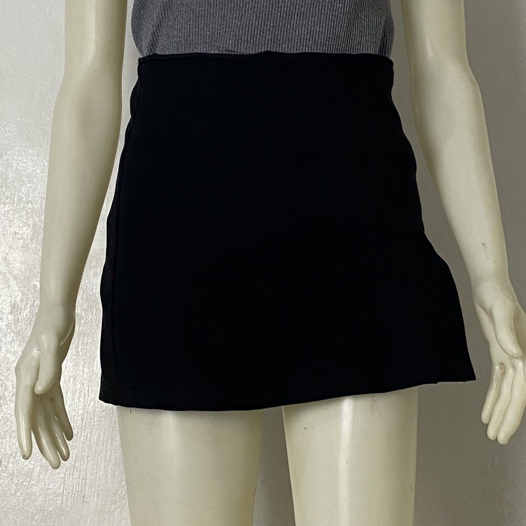 Street Code 🌸 | Asymmetric Slit Ribbed Mini Skirt (Category: Skirts) located in Bulacan. Submitted by orc.ph (Listing ID 1461248470, Image 3). Description: Street Code 🌸 | Asymmetric Slit Ribbed Mini Skirt Material Used: Polyester -Black -Asymmetric Diagonal Seam -Side Front Slit -Elasticized High-Waisted -Mini Skirt ‎-Size: L-XL ‎-Waistline: 30"-36" ‎-Length: 13” ‎-Model: ‘’5’6, Waistline 28- Small to Medium Frame ‎ ‎Pristined Condition. No Vi