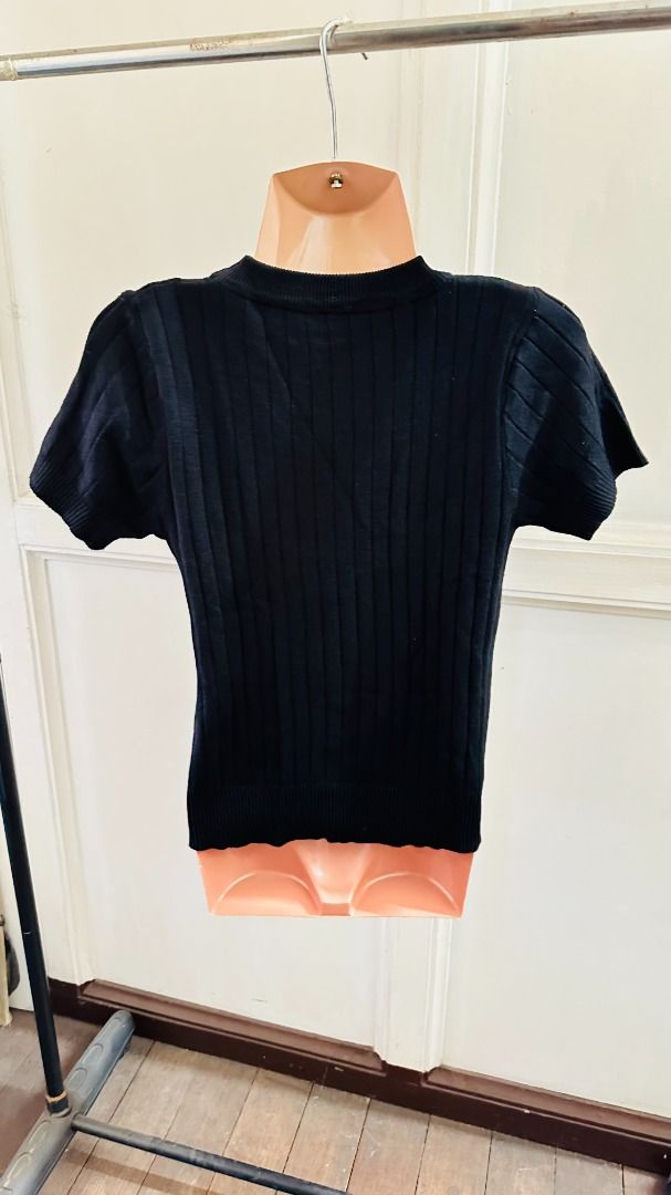 Stretchy Black Ribbed Short Sleeve Top blouse (Category: Blouses) located in Cebu City. Submitted by annaincebu (Listing ID 1461263757, Image 2). Description: 👕 ✅ MEASUREMENTS: Length: 22 inches Width: 14 inches Sleeves: 7 inches 📦 DELIVERY: Maxim COD (within Cebu) or LBC or JRS Express (outside Cebu) ✅ NOTES: - Classic black ribbed top - Short sleeves and crew neck design - Comfortable stretchy fabric - Perfect for pairing with jeans or skirts