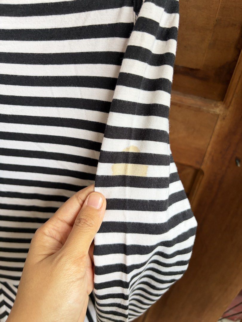 Striped Long Sleeve Dress (Category: Dresses) located in Mandaue City. Submitted by nnekadriane (Listing ID 1461227014, Image 3). Description: Fits Small-Medium frame Minor stains.