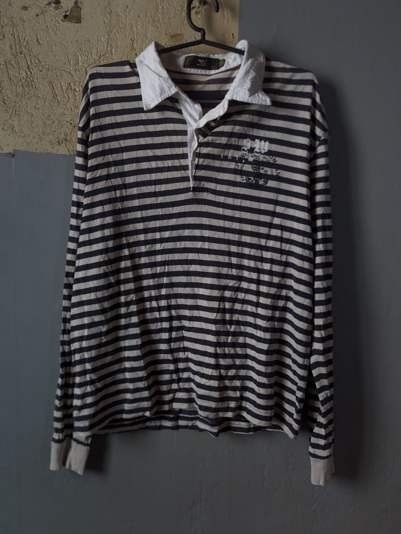 Striped Rugby Shirt with Collar (Category: Tshirts & Polo Shirts ) located in Manila. Submitted by andreiming84756 (Listing ID 1461189324, Image 1). Description: - Classic long-sleeved rugby shirt - Features a timeless stripe pattern - Crisp white collar and button placket - Eye-catching graphic print on the chest - Comfortable ribbed cuffs - Ideal for everyday casual wear.