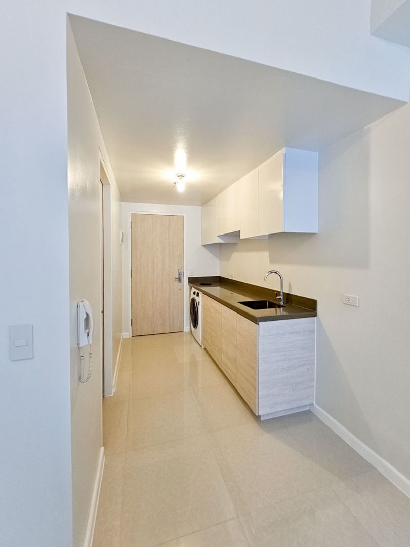 Studio Suite for Sale in Mandani Bay (Category: Apartments & Condos) located in Manila. Submitted by cebugrandrealty (Listing ID 1461133113, Image 3). Description: Property ID: SRBMB1 Type: Studio Condo for Sale Location: Subangdaku, Mandaue City Bathrooms: 1 Floor Area: 30 SqM Parking: 0 Status: Pre-Owned Price: PHP5,000,000 Property Features: • Efficient studio layout • Modern interiors • Convenient city living • Access to residential amenities