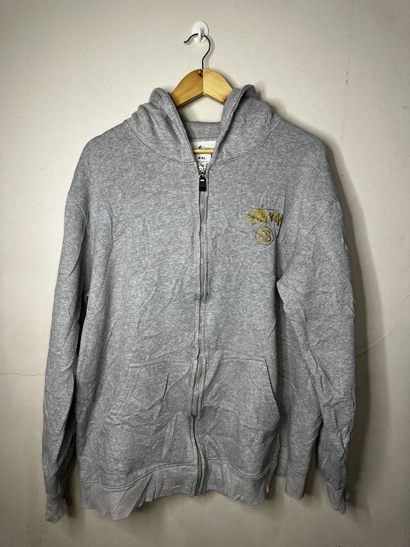 STUSSY ZIP HOODIE (Category: Coats, Jackets and Outerwear) located in Molave. Submitted by thriftmate13 (Listing ID 1461213771, Image 1). Description: .