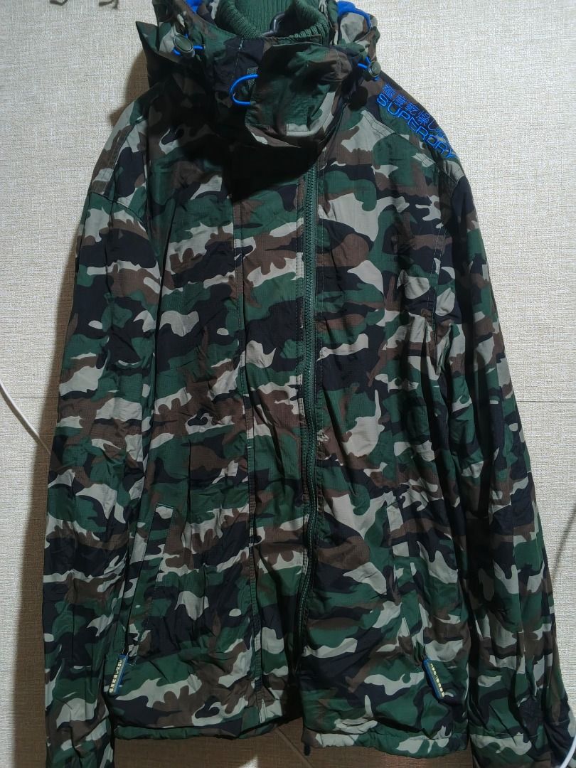 Superdry Professional The Windcheater Camo Jacket XL (Category: Coats, Jackets and Outerwear) located in Caloocan City. Submitted by nebs_seller (Listing ID 1461216510, Image 1). Description: - Superdry Professional Windcheater Jacket - Size: XL - Stylish camouflage print - Features a hood and zip-up front - Ribbed cuffs and collar for a snug fit - Ideal for protection against windy conditions.