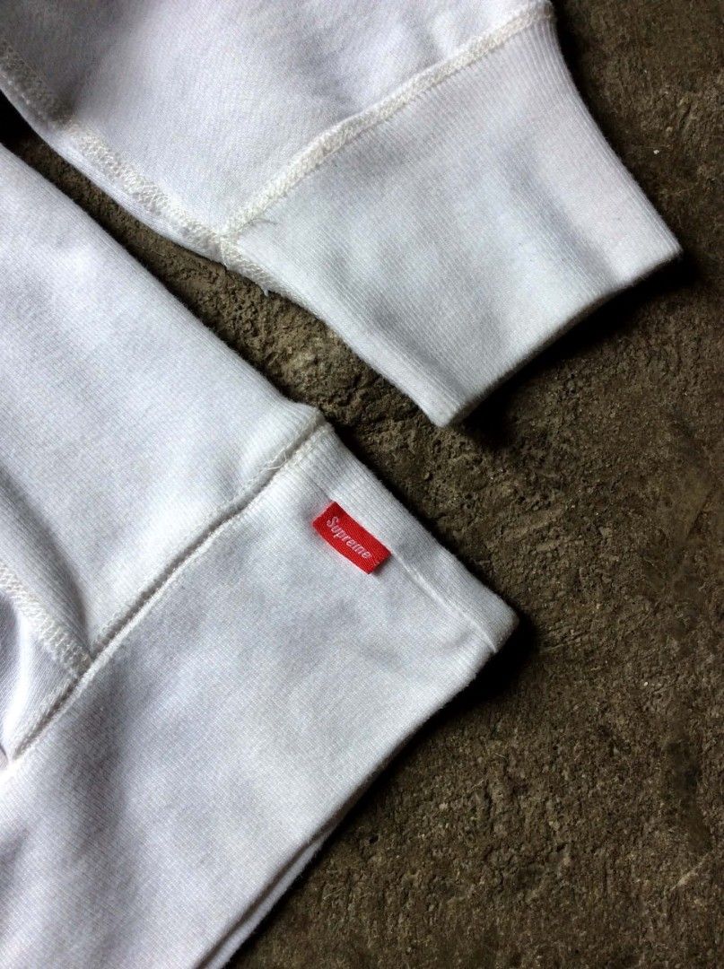 Supreme Chenille Arc Logo Hooded Sweatshirt White (Category: Hoodies) located in Cabanatuan. Submitted by vivian_nicole_03 (Listing ID 1461237105, Image 3). Description: Supreme Chenille Arc Logo Hoodie (White) + DETAILS: *1. Supreme Hoodie:* - *Color:* Clean White - madaling i-pair sa kahit anong pants - *Logo:* SUPREME Arc Logo na chenille / towel embroidery. Ang kulay Red, Cream, Brown, Navy, Pink, Yellow, Black. Naka-arc kaya kitang-kita sa m