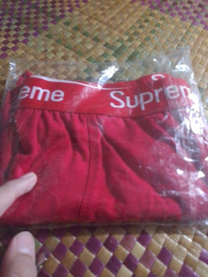 Supreme Red Boxer Briefs (Category: Underwear) located in Manila. Submitted by swiftstorm_e2fef5 (Listing ID 1461204275, Image 1). Description: - Red boxer briefs - Features Supreme logo waistband - Brand new, still in original packaging - Ideal for everyday wear.