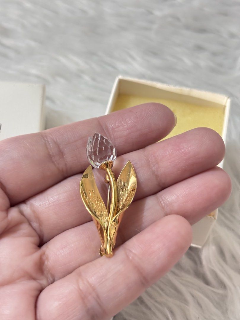 Swarovski crystal tulip brooch (Category: Brooches) located in Paranaque City. Submitted by dalle_closet (Listing ID 1461184286, Image 3). Description: vintage swarovski crystal memories.