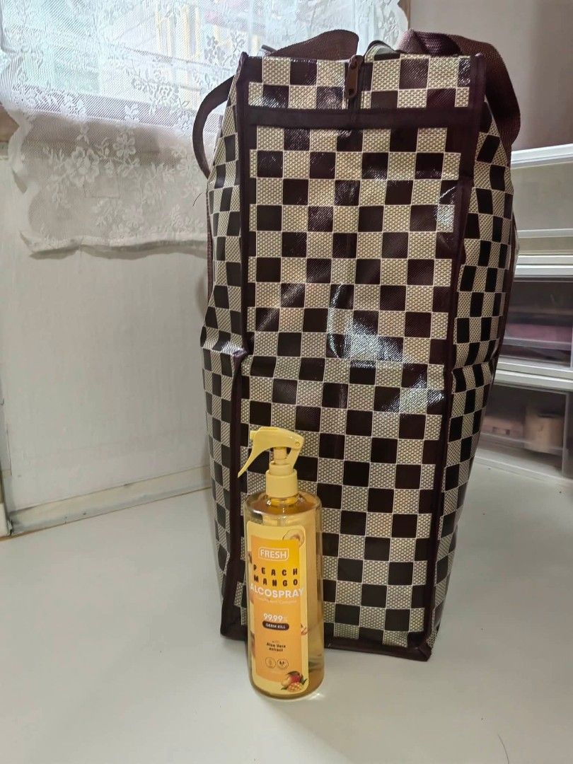 Take All, bedding, towel, blankets (Category: Bedding & Towels) located in Muntinlupa City. Submitted by ate.declutter (Listing ID 1461115426, Image 3). Description: Take all na po, kaso need cguro car to transfer.
