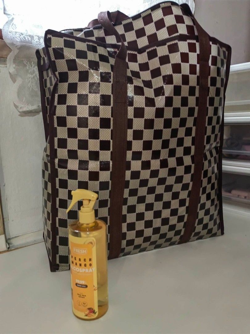 Take All, bedding, towel, blankets (Category: Bedding & Towels) located in Muntinlupa City. Submitted by ate.declutter (Listing ID 1461115426, Image 2). Description: Take all na po, kaso need cguro car to transfer.