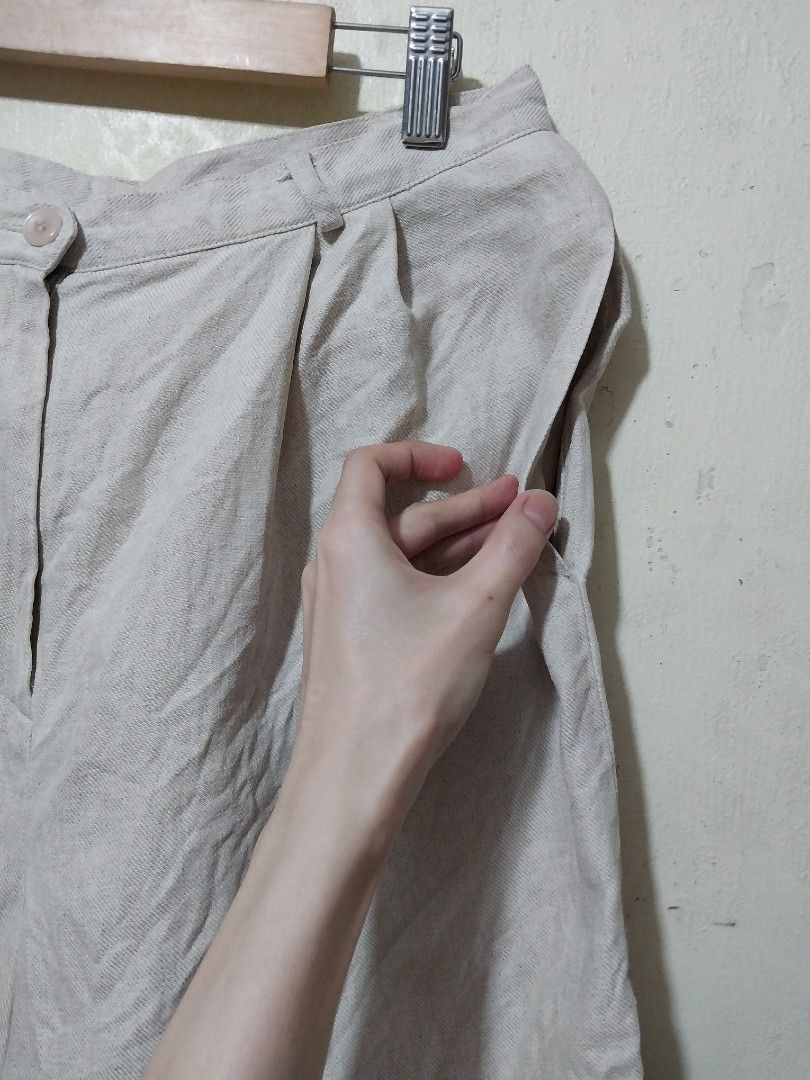 Talbots Beige Linen Shorts (Category: Shorts) located in Manila. Submitted by PrinceDani.Clothing (Listing ID 1461305796, Image 3). Description: talbots linen Beige shorts Size 29in width 19in length excellent condition .