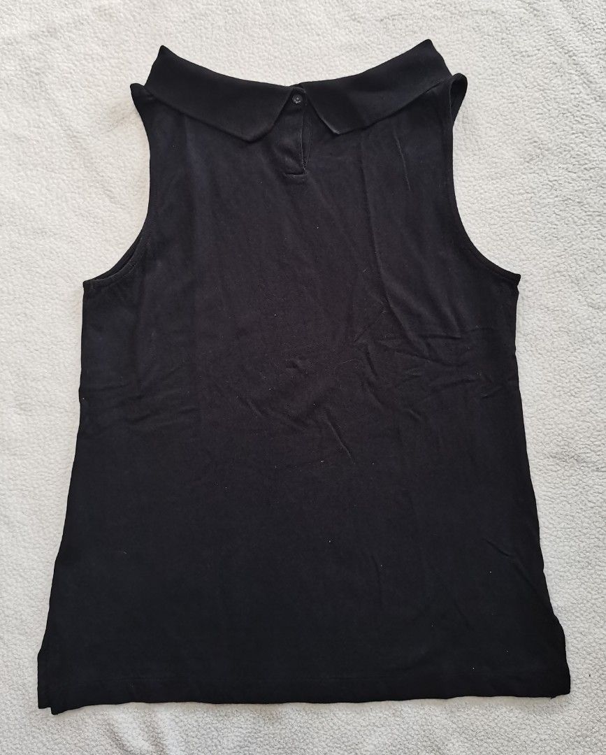 Talbots Petites Sleeveless Polo Top (Category: Sleeveless) located in Santa Cruz. Submitted by oddpenguin-4575 (Listing ID 1461260609, Image 2). Description: 📌.....P L E A S E R E A D..... 📌measurement:Laid flat Sh-14"/Sleeve-__/Chest-17"/Lenght-25.5"/armhole-9"/armpit-__ 📌size: women's size Medium. 📌Brand:Talbots (Petites collection) 📌color- 9/10 📌Design Features: A unique mock-neck silhouette with an attached polo collar, sleeveless cut, 