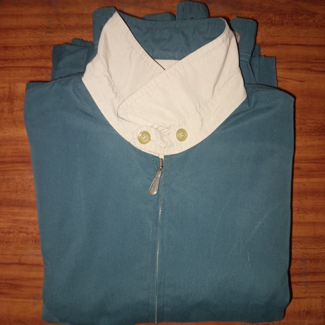 Teal Gorpcore/Cropped/Boxy Jacket (Category: Coats, Jackets and Outerwear) located in Caloocan City. Submitted by anghelou (Listing ID 1461277338, Image 3). Description: - Teal color with beige collar and lining - Zip-up front with button closure at the collar - Two front pockets with button closure * You can dm me to send you other photos/videos for checking the condition. * NO ISSUE.