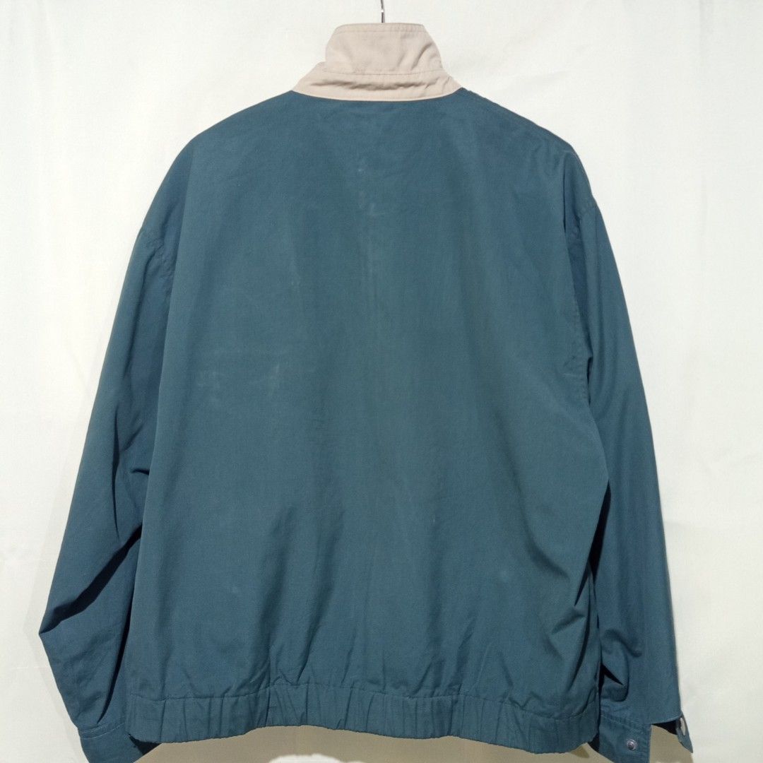 Teal Gorpcore/Cropped/Boxy Jacket (Category: Coats, Jackets and Outerwear) located in Caloocan City. Submitted by anghelou (Listing ID 1461277338, Image 2). Description: - Teal color with beige collar and lining - Zip-up front with button closure at the collar - Two front pockets with button closure * You can dm me to send you other photos/videos for checking the condition. * NO ISSUE.