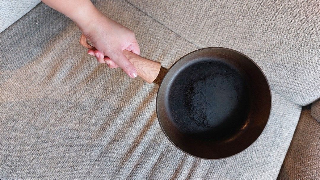 Tefal Frying Pan 9 inch diameter (Category: Cookware & Accessories) located in Taguig. Submitted by sdavid1988 (Listing ID 1461193321, Image 1). Description: - Tefal frying pan - Induction-compatible base - Visible signs of use on cooking surface - 9 Inch Diameter.