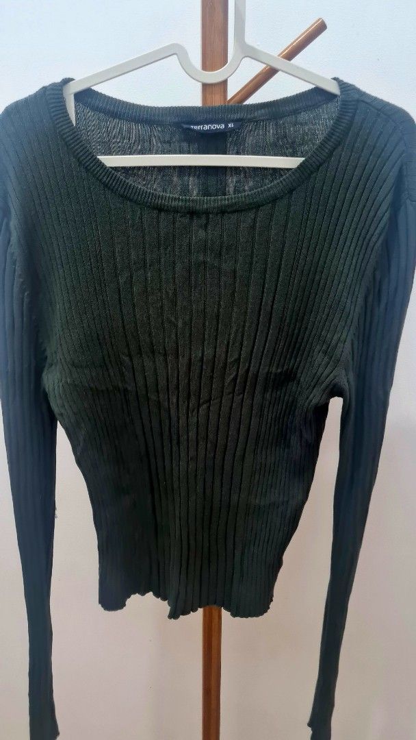 Terranova Ribbed Long Sleeve Top XL (Category: Longsleeves) located in Manila. Submitted by jazgotlucky (Listing ID 1461259121, Image 1). Description: - Terranova dark green long-sleeved top - Ribbed texture - Size XL - Stretchy and comfortable material - Classic round neckline - Slightly ruffled hem edge - medium to large frame, decluttering.