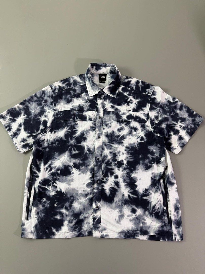 THE NORTH FACE (Category: Tshirts & Polo Shirts ) located in Guagua. Submitted by sweetboyy (Listing ID 1461245329, Image 1). Description: THE NORTH FACE EXCELLENT CONDITION / NO ISSUE SIZE XLARGE ON TAG / DIMES L31 W27.