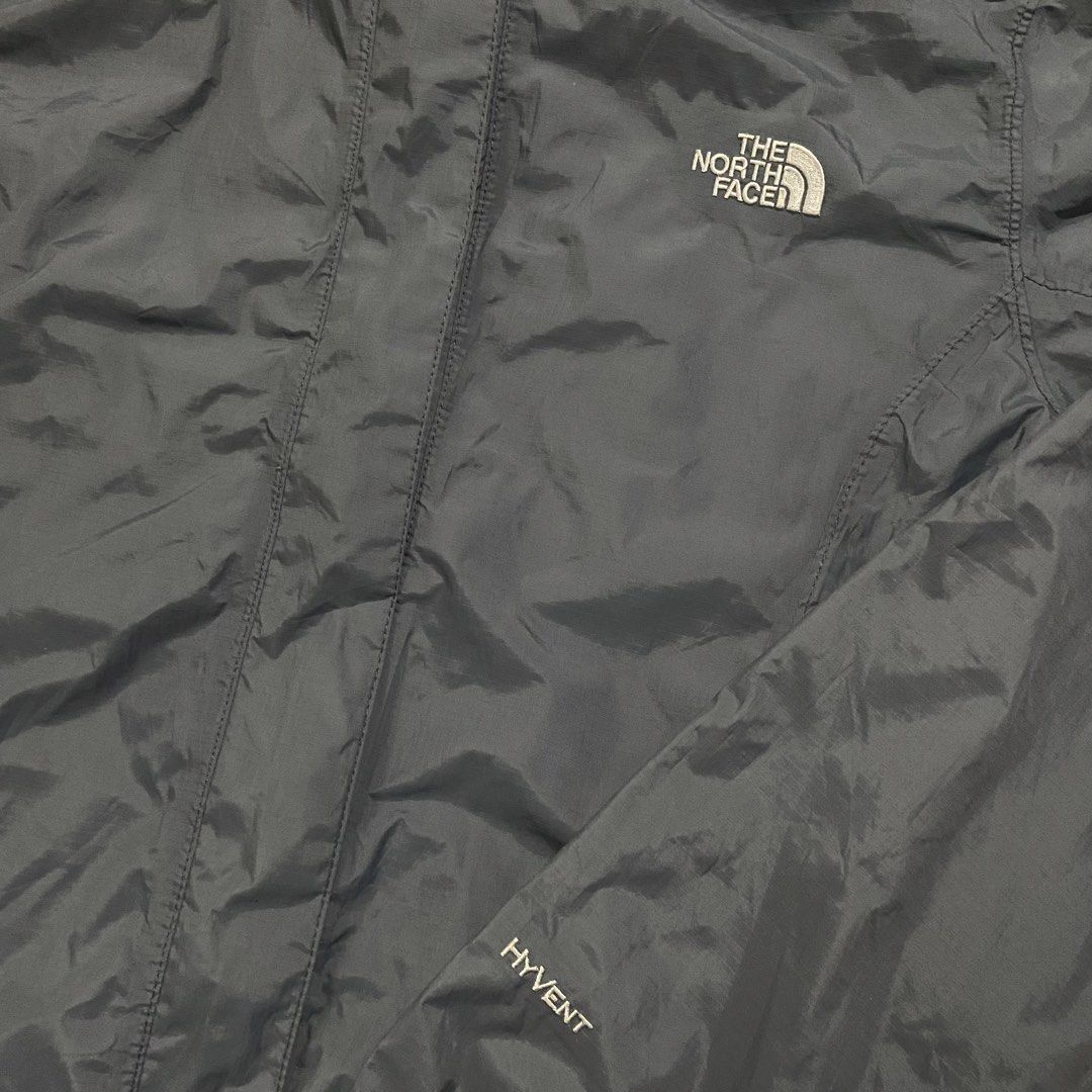 The North Face Hyvent Windbreaker Jacket (Category: Activewear) located in Dasmarinas. Submitted by thrift2gems (Listing ID 1461249849, Image 2). Description: The North Face Hyvent Windbreaker Jacket✨ -WIDTH: 21 -LENGTH: 26.5 -COLOR RATE: 9.5/10 -CONDITION: 9.5/10 -ISSUE: NONE.