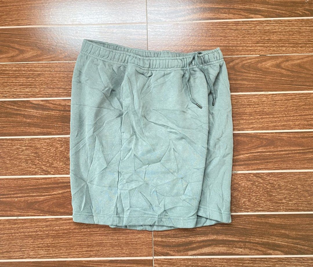 The North Face Logo Shorts (Category: Shorts) located in Cebu City. Submitted by thriftpherskzai (Listing ID 1461259836, Image 3). Description: - Brand: The North Face - Color: Light Green - Features: Brand logo and coordinates on the side - Waistband: Elastic with drawstring - Material: Cotton and polyester blend - Best for: Casual wear, lounging TNF COTTON SHORT SIZE L 31-34W x 17.5L EXCELLENT SEE DETAILS.