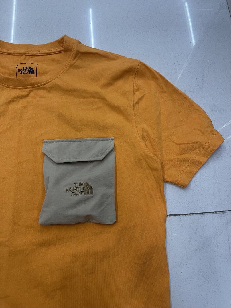 THE NORTH FACE POCKET TEE (Category: Tshirts & Polo Shirts ) located in Manila. Submitted by 5kcollectiveph (Listing ID 1461239855, Image 3). Description: THE NORTH FACE POCKET TEE -Medium -Like new -21 Width -27 Length M-📩.