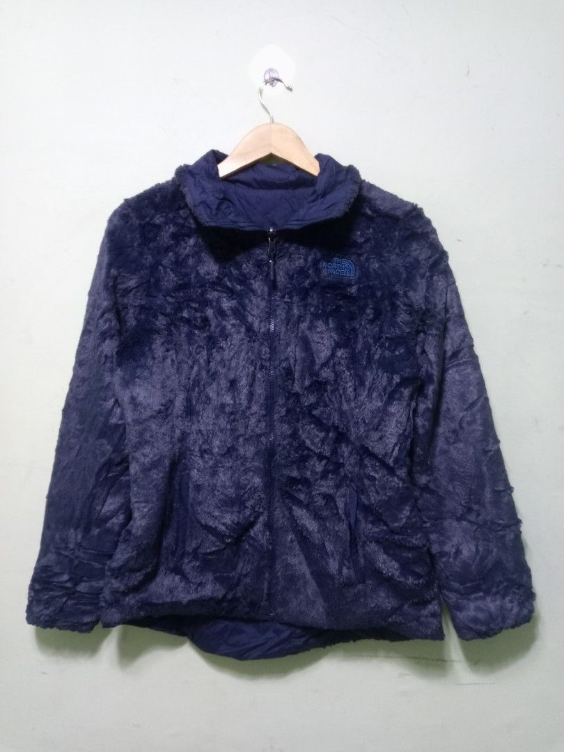 The North Face Reversible Navy Blue Jacket (Category: Coats, Jackets and Outerwear) located in Manila. Submitted by onewikstraight (Listing ID 1461189428, Image 2). Description: - Brand: The North Face - Color: Navy Blue - Reversible design: Quilted side and fuzzy fleece side - Versatile for different weather conditions - Size small to med - Functional pockets on both sides - Embroidered logo on the chest - Ideal for casual wear pm 📨📥 1300+sf.