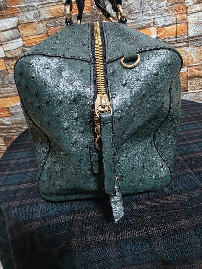 The Van Green Ostrich Leather Handbag (Category: Cross-body Bags) located in Binan City. Submitted by elli.etcetera (Listing ID 1461192510, Image 3). Description: no sling included but with sling slot MOP: Gcash, Maya or Bank transfer Courier: Flash, J&T or Lalamove.