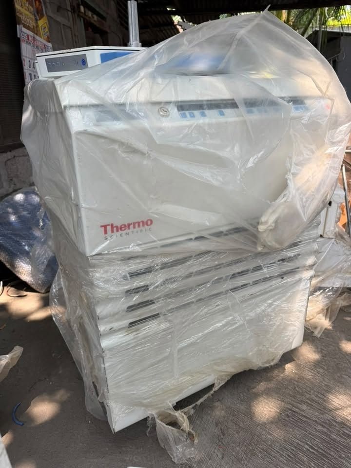 Thermo Scientific Laboratory Centrifuge (Category: Medical Supplies & Tools) located in Digos. Submitted by medfindsdvo (Listing ID 1461284831, Image 2). Description: Thermo Scientific refrigerated floor-model laboratory centrifuge appears to be Sorvall RC-4 model stored unit 1 unit available buyer is welcome to inspect and verify the unit before purchasing 📍 davao city price is negotiable, just send an offer :) pickup within davao city or deliv