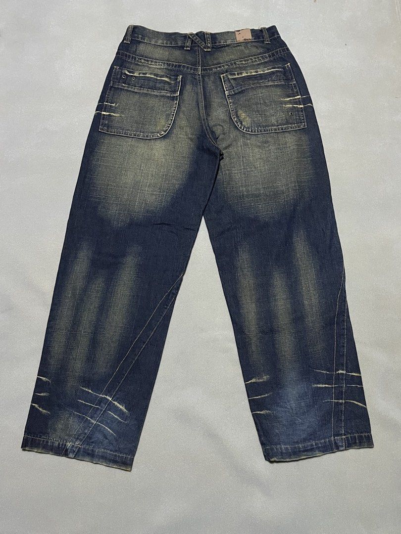 Thrifted - Y2K Noiz Jeans (Category: Jeans) located in Manila. Submitted by theseventhtee (Listing ID 1461274233, Image 2). Description: Y2K Noiz Jeans * Size: 34 * Length: 45” * Front Rise: 13.5” * Back Rise: 17.5” * Thigh: 14” * Leg Opening: 10” Issue yung back patch see pic Price: ₱700 + SF 📍 Manila City 🤝 Meet-up around Manila City For more details or requests, feel free to message me..