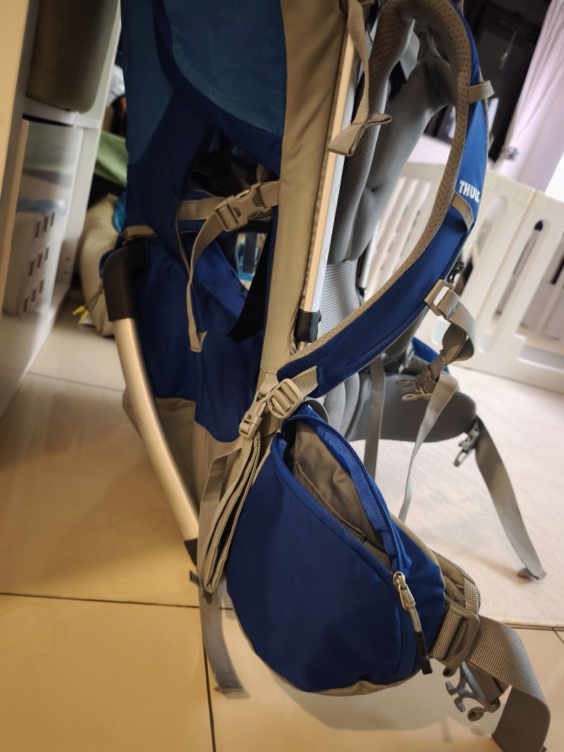 Thule 藍色戶外嬰兒揹帶 （分類：外出用品 - 背帶）位於 Hong Kong。 由 happyshark_41 提交（商品編號 1461267113，圖片 3）。簡介： Thule 牌子嘅藍色戶外嬰兒揹帶。有好多調節位，膊帶同腰帶都好厚，著得舒服。前面有個儲物袋仔，方便放嘢。適合帶小朋友去行山或者去旅行用。。