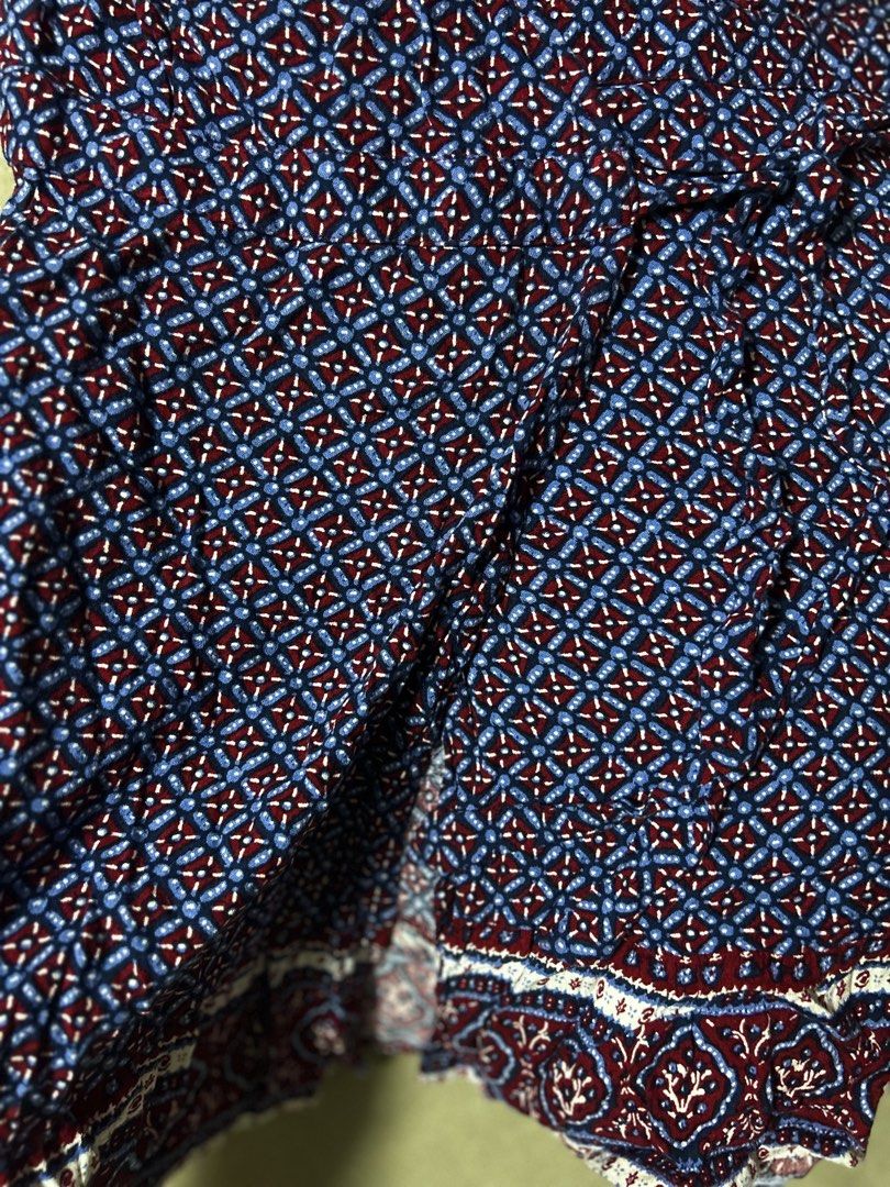 TIGERLILY (Category: Dresses) located in Davao. Submitted by sart0ria85 (Listing ID 1461272370, Image 3). Description: A tile print wrap dress in blue and dark red. 100% RAYON. Designed in Australia 🇦🇺 MADE IN CHINA 🇨🇳 MEDIUM/SIZE 6 EXCELLENT CONDITION (98/100).