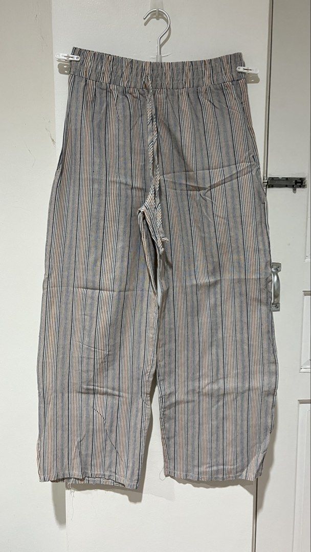 Tiktok Shop Pants (Category: Other Bottoms) located in Cebu City. Submitted by fromreggg (Listing ID 1461133445, Image 1). Description: Tiktok Shop Pants Garterized + Drawstring Used only once Fits S-L P200.