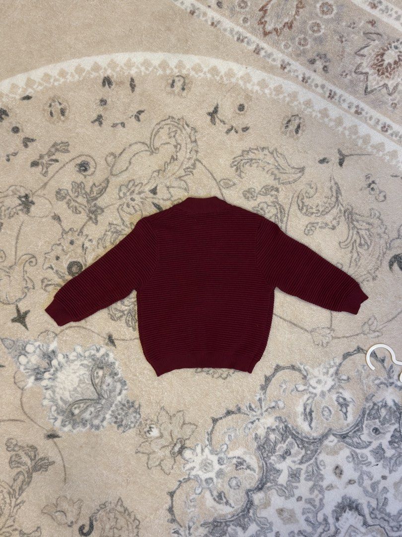 Tiny Button Shirt (Category: Babies & Kids Fashion) located in Seri Kembangan. Submitted by harisostore (Listing ID 1461278130, Image 2). Description: - Brand: Tiny Button - Size: 0-6 Months - Color: Maroon - Style: Bomber jacket - Material: Ribbed knit - Features: Zip-up front, pockets - Condition: Excellent - Gender: Boy.