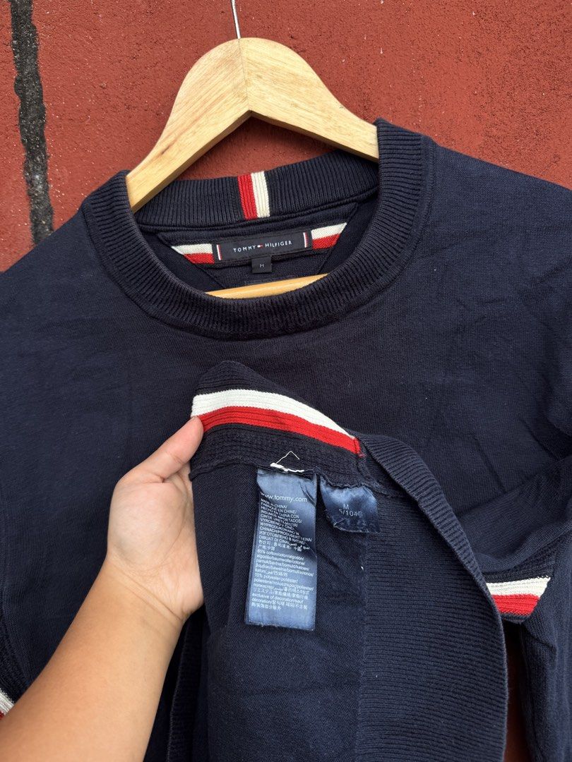Tommy Hilfiger (Category: Coats, Jackets and Outerwear) located in Baguio. Submitted by mardimercredi14 (Listing ID 1461281491, Image 3). Description: 🔥 Tommy Hilfiger Dimensions: 22*27.5 Condition: excellent Color Rate: 9 (color may vary due to lighting) ❌ none.
