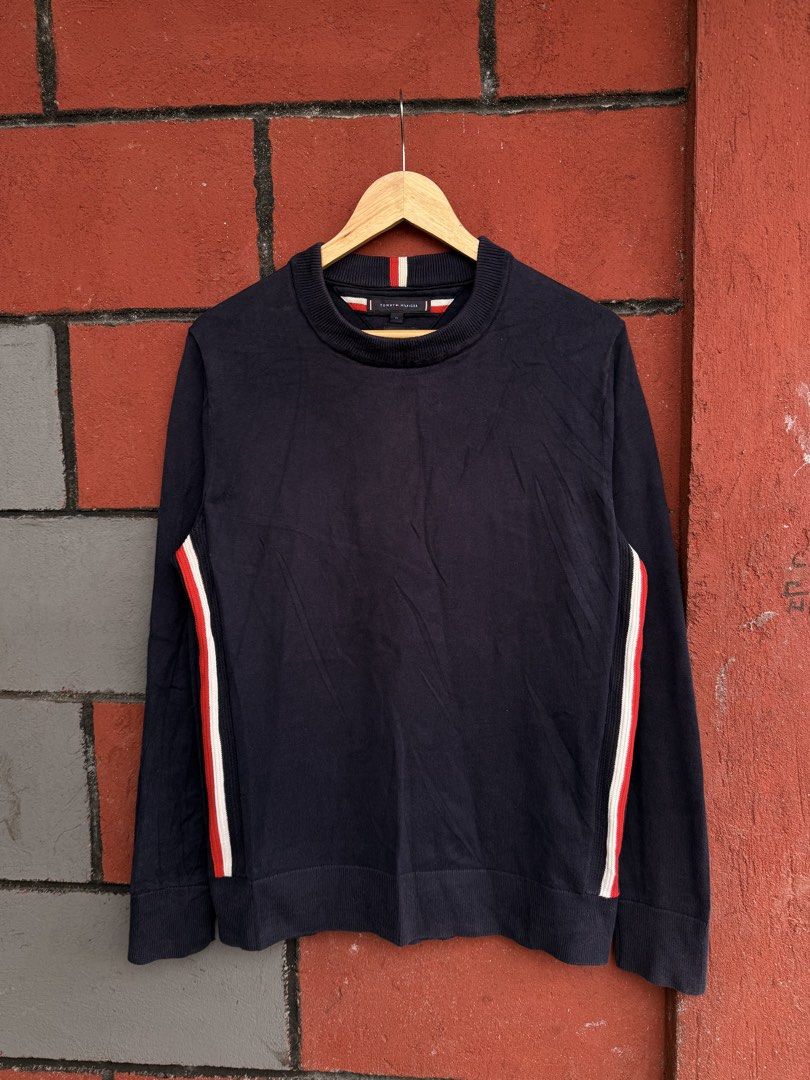 Tommy Hilfiger (Category: Coats, Jackets and Outerwear) located in Baguio. Submitted by mardimercredi14 (Listing ID 1461281491, Image 1). Description: 🔥 Tommy Hilfiger Dimensions: 22*27.5 Condition: excellent Color Rate: 9 (color may vary due to lighting) ❌ none.