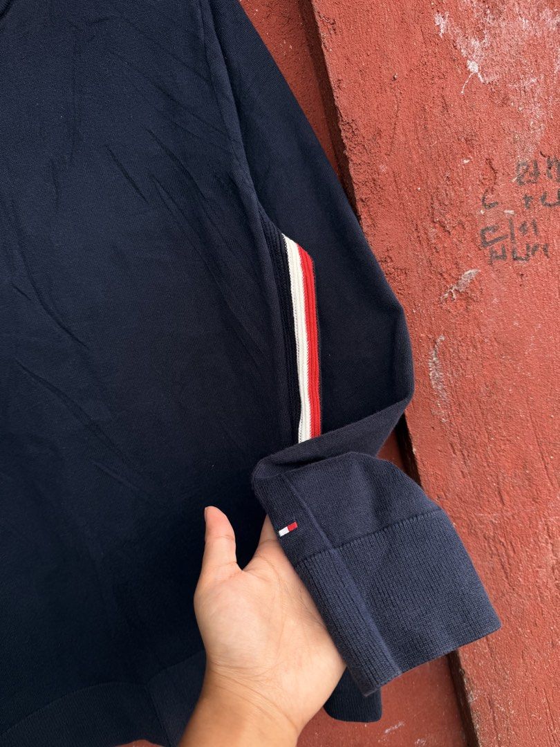 Tommy Hilfiger (Category: Coats, Jackets and Outerwear) located in Baguio. Submitted by mardimercredi14 (Listing ID 1461281491, Image 2). Description: 🔥 Tommy Hilfiger Dimensions: 22*27.5 Condition: excellent Color Rate: 9 (color may vary due to lighting) ❌ none.